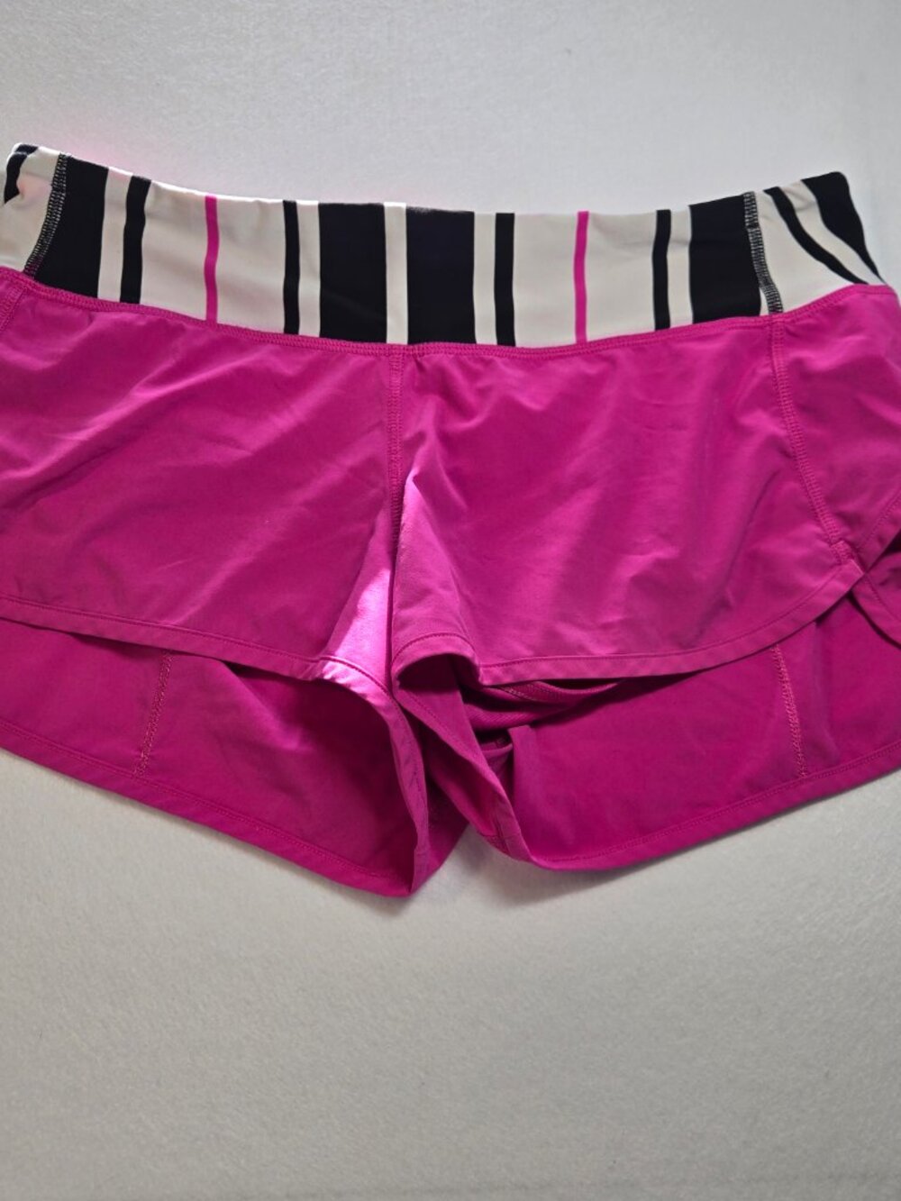 Lululemon hot pink running shorts womans athletic workout activewear size small
